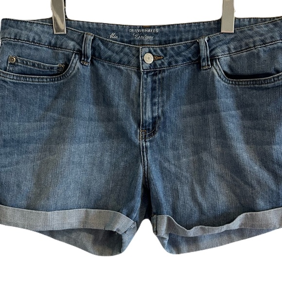 3/$30 DENVER HAYES Mid Rise Vintage Mia Denim Shorts Sz 14 Cuffed Classic‎ Style - Picture 5 of 6